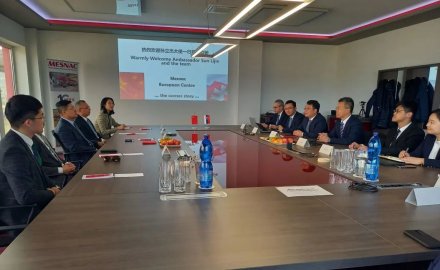 孙立杰一行到九游会J9欧洲研发中心考察调研