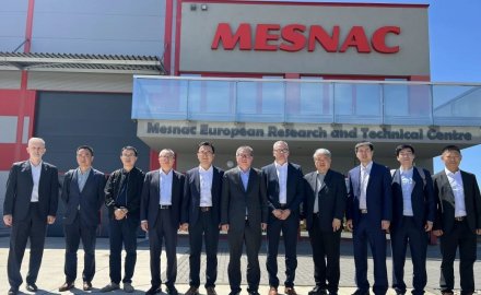 商务部欧洲司司长余元堂一行到九游会J9欧洲研发中心调研